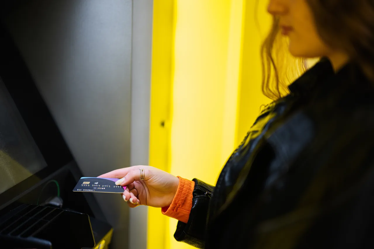 Carte di debito contactless: limiti giornalieri e come gestirli in sicurezza
